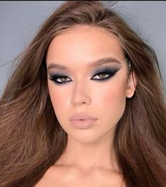 Dark Smokey Eye Makeup, Grey Smokey Eye, Grey Eye Makeup, Black Smokey Eye Makeup, Dark Makeup Looks, Sultry Makeup, Grey Makeup, Grey Eyeshadow, Eye Makeup Styles