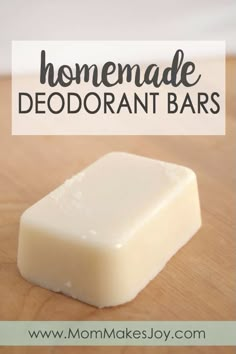 Diy Natural Deodorant, Deodorant Recipes, Diy Deodorant, Crunchy Moms, Homemade Deodorant, All Natural Deodorant, Diy Remedies, Cold Home Remedies, Homemade Remedies