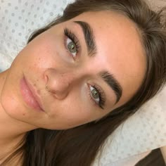 Thick Eyebrow Shapes, Eyebrows Design, Eyebrows Goals, Cosmetics Design, Brow Stylist, Brow Styling, Eyelash Extensions Styles, Beautiful Eyebrows, Thick Brows