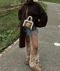 Travel Winter, Y2k Outfits, Next Clothes, Straw Bag, Winter Outfits, Fashion Inspo, Ootd, Street Wear