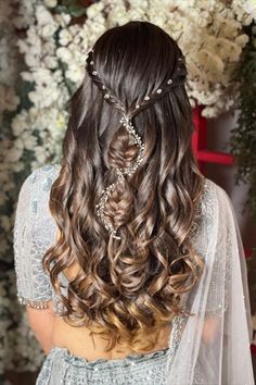 Mehndi Hairstyles, Timeless Hairstyles, Hairstyles For Gowns, Sophisticated Hairstyles, Extension Hair