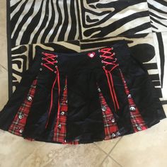 Hot Topic Sold Out Skelanimals Collection Skirt Size 2x Brand New Fits True Casual Halloween Skirt, Fitted Casual Mini Skirt For Halloween, Casual Skirt For Halloween Alternative Fashion, Casual Mini Skirt For Halloween, Scene Tutu, Scene Skirts, Scene Skirt, Mesh Clothes, Kiss Clothes