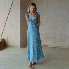 Doen Lulani Dress In Size Xs In Very Good Condition. Doen Lulani Lapis Bluebell Ballad Flower Maxi Dress Yellow Lace Dresses, Flower Maxi Dress, V Neck Maxi Dress, Best Wedding Guest Dresses, Bias Cut Skirt, Floral Halter Dress, 21st Dresses, Sleeveless Long Dress, V Neck Midi Dress