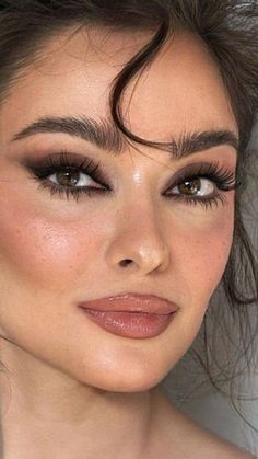 Prom Make Up For Brown Eyes, Fall 2024 Makeup Trends, Formal Makeup For Brown Eyes, Daytime Glam Makeup, Neutral Glam Makeup, Prom Makeup For Brown Eyes, 20 Makeup, Mekap Mata, Smink Inspiration