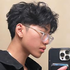 Curly Asian Hair, Taper Fade Short Hair, Mens Haircuts Short Hair, Men Haircut Curly Hair, Asian Haircut, Taper Fade Haircut, Straight Hair Cuts, Mens Hairstyles Thick Hair, Wavy Hair Men