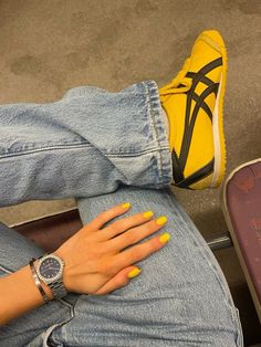 Asics Yellow Shoes, Asics Aesthetic, Yellow Nails Short, Short Nails Bright, Summer Nails Yellow, Asics Yellow, Casual Chique Stijl, Nails Bright