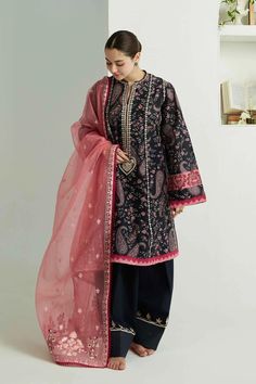 Zara Shahjahan, Pakistani Fashion Casual, Embroidered Sleeves, Embroidered Organza, Simple Pakistani Dresses, Embroidered Dupatta