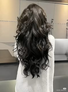 2b Haircut Long Layers, Long Hair V Cut With Layers, Layered Hair For Straight Hair, V Shaped Layered Hair, Take Care Of Wavy Hair, Long Hair V Cut, Shaped Haircut, Thick Full Hair, Shape Haircut