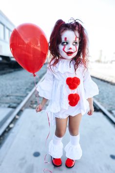 Toddler Jigsaw Costume, Baby Pennywise Costume, Kid Halloween Costumes Girl, Scary Baby Halloween Costumes, Toddler Girl Costumes For Halloween, Girl Clown Halloween Costumes, Clown Costume Girl, Halloween Costumes For Kids Diy, Pennywise Girl Costume