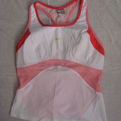 Nike Fit Dry Racer Open Back Pink Coral White Racer Open Back Top - Lined Bra With Logo. White Nylon Workout Tops, White Nylon Summer Tops, Summer White Nylon Tops, White Nylon Tops For Summer, White Sleeveless Nylon Top, White Casual Nylon Tops, Tops Nike, Nike Fit, Open Back Top