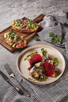 two slices of pizza on a plate with radishes and avocado garnish