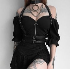 Cute Edgy Outfits, Harness Fashion, Pin Up Outfits, Alt Fashion, Dark Wear, Themed Outfits, Edgy Outfits, Dark Fashion, Corsets