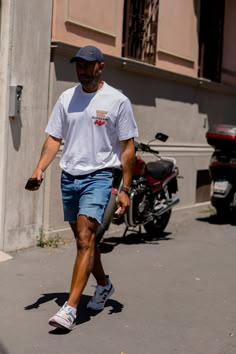 Jorts Mens Outfits, Mens Street Style Summer, Mens Inspiration, Cap Outfit, Outfits Hombre, Man Fashion, The Best Street Style