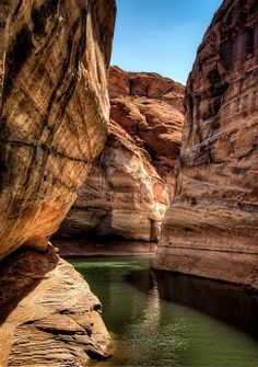 the water is running through the narrow canyons in wadih, with large rocks on either side