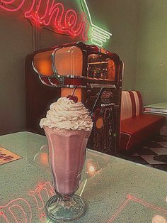 Retro Diner Aesthetic Food, Diner Milkshake Aesthetic, 50s Vibes Aesthetic, Retro Milkshake Aesthetic, Cozy Diner Aesthetic, Vintage Diner Food, 70s Americana Aesthetic, America Core Aesthetic, 1964 Aesthetic