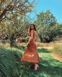 @niomismart wearing The Cherrada Dress in Burnt Sienna Niomi Smart, Conscious Clothing, Curated Fashion, Natural Fiber Clothing, Boho Clothes, Burnt Sienna