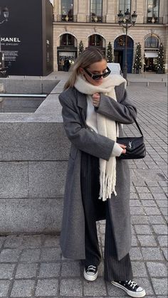 Autumn Outfits Grey Coat, Scarf And Coat Outfit, Grey Coat Winter Outfit, Grey Coat Aesthetic, Coat With Scarf Outfit, Winter Outfits Grey Coat, Coat Scarf Outfit, Grey Winter Coat Outfit, Grey Long Coat Outfit