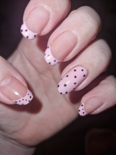 Pink and black polka dot nail design French With Polka Dots, Black And Pink Polka Dot Nails, Short Nails Polka Dots, Pink Nails With Black Dots, Poke Dot Nail, Pink And Black Polka Dot, Pink Nails Black French Tip, French Tip Polka Dot Nails