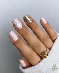 Gel Nail Colors For Winter 2023, Christmas Nails 2022, Red Christmas Nails, Nails Gold, Christmas Nails Easy, Nails 2022, Beige Nails