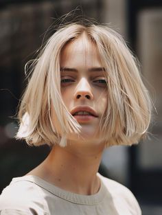 Auburn Short Bob, Short Dark Blonde Bob, Blond Bob Hairstyles, Short Straight Blonde Hair, Blonde Bob Straight, Blonde French Bob, Haircuts For Summer, Dark Blonde Bobs, Blond Bob