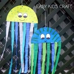 two kites made to look like jellyfishs hanging on a fence with the words easy kids craft above them