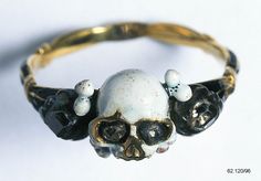 Momento Mori Jewelry, Memento Mori Jewelry, Memento Mori Ring, Museum Of London, Gold Finger Rings, Momento Mori, London Museums, A Skull, Skull Jewelry