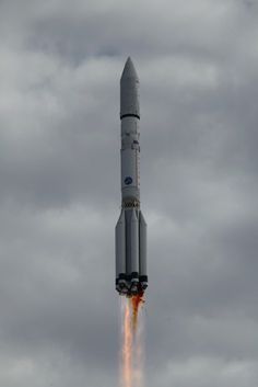 Rocket Photo, Rocket Adlon, Rocket Flying, Blue Origin Rocket, The Outer Limits, Rocket Propulsion, Rocket Ship