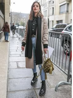 Elle Japan, Doc Martens Outfit, Outfit Essentials, Goth Outfit, Winter Vibes, Looks Street Style, Street Style Trends, Street Style Winter, Street Style Paris