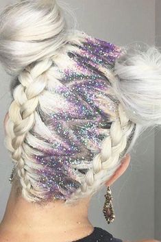 Are you looking for some braided hairstyles for short hair that are easy to do? We have picked the cutest and trendiest looks for you. Unicorn Hairstyle, Classy Updo Hairstyles, Lumpy Space, Look Festival, Hair Color Crazy, Cute Braided Hairstyles, Hair Extensions Best, Festival Hair, Glitter Hair