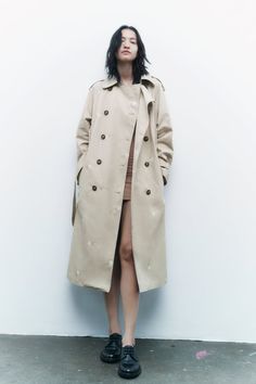 TRENCHCOAT MET GEBORDUURDE BLOEMEN - Beige | ZARA Nederland / Netherlands Fashion Wishlist, Zara Woman, Double Breasted, Style Me, Trench Coat, Zara, My Style, Long Sleeve, Closet