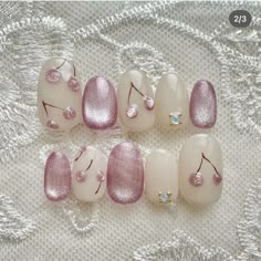 Cat Eye Nail Inspo Short, Cat Press On Nails, Cherry Cat Eye Nails, Cat Eye Designs Nails, Cat Eye Nails With Charms, Cat Eye Design Nail Art, Cat Eye Nail Polish Designs, Cat Eye Nails Design Ideas, Cushion Nails