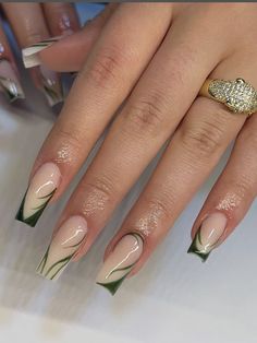 green nails on brown skin Nails Almond Shape Short, Fall French Nails, Acrylic Nails Almond, Nails Almond Shape, Acrylic Nails Almond Shape, Nye Nails, Simple Acrylic Nails, Fall Acrylic Nails