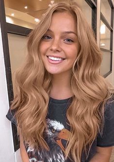 Warm and Inviting Fall Hair Colour Inspirations : Muted Golden Harvest Honey Blonde Hair, Strawberry Blonde Hair, Blonde Hair Inspiration, Honey Hair, Blonde Hair Looks, Long Blonde