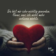 Frau hält ein rotes großes Herz in beiden Händen Call Me, Love Him