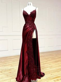 Deep Purple Dress Classy, Prom Dresses Deep Purple, Old Hollywood Formal Dress, Mafia Prom Dress, Casino Prom Dress, Dark Academia Formal Dress, Dark Red Dresses Classy, Court Of Nightmares Dress, Wine Red Prom Dress Long