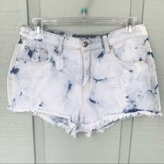 Boutique Item. New. J&C Distressed Acid Wash Denim Jean Cutoff Shorts Women’s Sz 27 Style Je8003 Cotton Blue/White Acid Wash Perfect For Festival Season And Coachella! 4.3.20.532 O5 Waist Laid Flat: 15 Rise: 10 Inseam: 2 Great Christmas Gift! Summer Ripped Acid Wash Jeans, Summer Acid Wash Ripped Jeans, Trendy Bleached Denim Bottoms, Acid Wash Short Jeans For Summer, Summer Washed Bottoms For Day Out, Summer Acid Wash Jeans With Frayed Hem, Summer Day Out Washed Bottoms, Faded Ripped Summer Bottoms, White Ripped Jeans For Summer