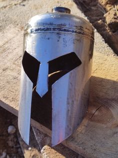 helmet decor Star Wars Sign, Welding Helmet Designs, Metal Helmet, Cool Welding Projects, Custom Metal Fabrication, Metal Fabrication Tools