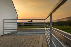 Top 10 Amazing Horizontal Deck Railing Ideas For Your Homes - VIAPU Glass Railing Deck, Railing Designs, Deck Railing, Cool Deck, Exterior Wall Light, Led Outdoor Wall Lights