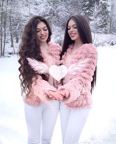 Friends Dp, Twins Outfit, Twins Posing, Bff Matching Outfits, Friendship Forever, Bff Photography, Indian Wedding Gowns, Bff Matching