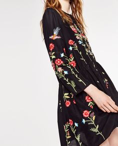 VESTIDO BORDADO Black Autumn Dresses, فستان زهري, Autumn Dresses, Floral Embroidery Dress, Black Embroidered Dress, Mode Zara, Zara Fashion, Floral Embroidered Dress, Necklines For Dresses