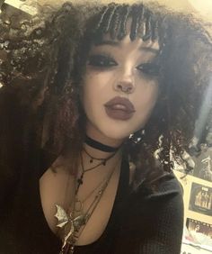 Goths With Curly Hair, Black Goth Hairstyles, Whimsigoth Icons, Curly Goth Hair, Hippie Goth Aesthetic, Emo Girl Makeup, Black Goth Makeup, Goth Hairstyles