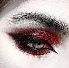 ahhh~~~alastor.....💋 Halloween Horror Nights Makeup, Vampire Prom Makeup, Casual Gothic Makeup, Goth Valentines Day Makeup, Goth Vampire Makeup, Red And Black Makeup, Gothic Eye Makeup, Maquillage Goth, Goth Eye Makeup