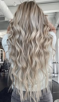 V Cut Hairstyle, Colour Hairstyles, Ash Blonde Hair Balayage, Fall Blonde Hair Color, Blonde Hair Goals, Blonde Shades, Beige Blond