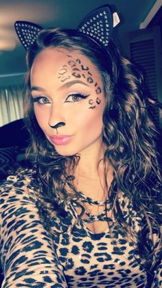 Diy Cheetah Makeup, Leopard Face Paint Women, Cheetah Face Paint Women, Cheetah Diy Costume Women, Safari Makeup Ideas, Leopard Costume Women Makeup, Cheetah Women Costume, Easy Cheetah Makeup, Cheetah Makeup Halloween Easy