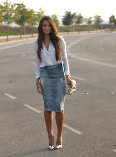 Pure Style by Erika: Denim Midi Skirt Jean Skirt Outfits, Midi Skirt Outfit, Denim Skirt Outfits, Outfit Jeans, Denim Midi Skirt, Jeans Rock, 가을 패션, Outfit Casual, Denim Outfit