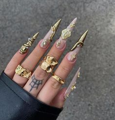 Gold Stiletto Nails Designs, Gold Junk Nails, Gold Stilletos Nails, Nails And Gold Jewelry, 2000s Nail Designs, Gold Bling Nails, Y2k Nail Designs, Y2k Nail