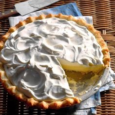 25 Restaurant Meals You Can Make at Home Sour Cream Lemon Pie, Cake Sour Cream, Easy Lemon Pie, Lemon Sour Cream Pie, Lemon Pie Recipe, Meringue Pie Recipes, Lemon Bar, Potluck Desserts, Cake Mug