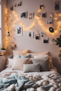 bedroom ideas for teenage girl rooms Small Teenage Girl Bedroom Ideas, Bedroom Ideas For Small Rooms For Teens, Pink Modern Bedroom, Bedroom Ideas For Teenage Girl, Girl Room Ideas Teenagers, Light Blue Room, Girls Bedroom Ideas Teenagers, Bedroom Ideas For Teenage Girl Rooms