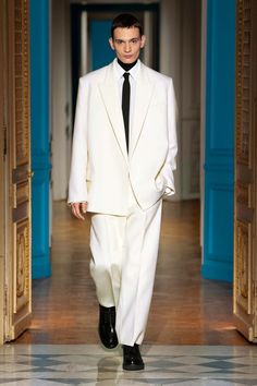 Valentino Fall 2024 Menswear Fashion Show | Vogue Masculine Wardrobe, Couture Menswear, Valentino Suit, Valentino Menswear, Black And White Suit, 2024 Menswear, Classy Fits, Valentino Fashion, Fashion Boy