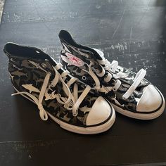 Barely Worn, Never Outside, Basically New Without Tags. Size 13 Kids Chucks Hi Tops- Cute Shark Design- Super Cute Shark Converse, Converse Design, Shark Shoes, Cute Converse, Shark Design, Cute Shark, Kids Converse, Shoes Converse